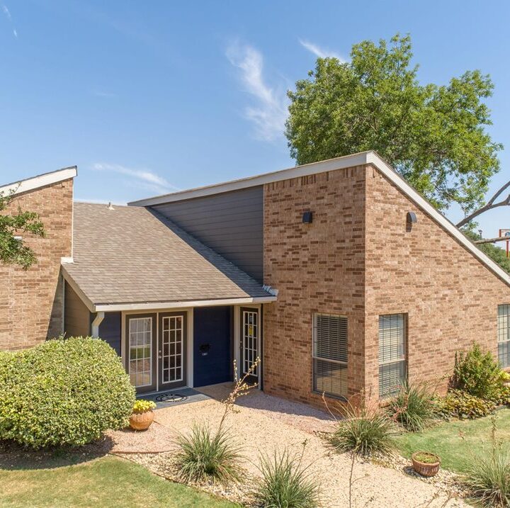 MC 1 Beautiful landscaping outside building at apartment community in Abilene